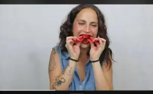 Cómo hacer unos dientes falsos para Halloween (VIDEO)