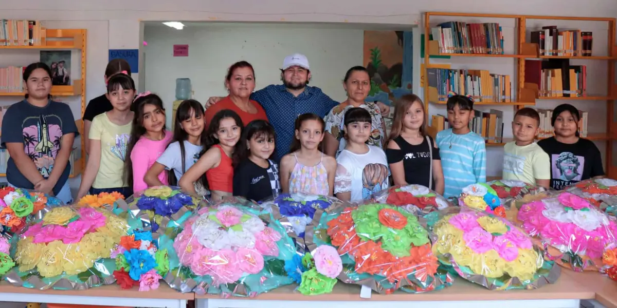 Solidaridad y tradición se unen en Quilá con el taller “Flor de almas: arte en coronas para Día de Muertos”.