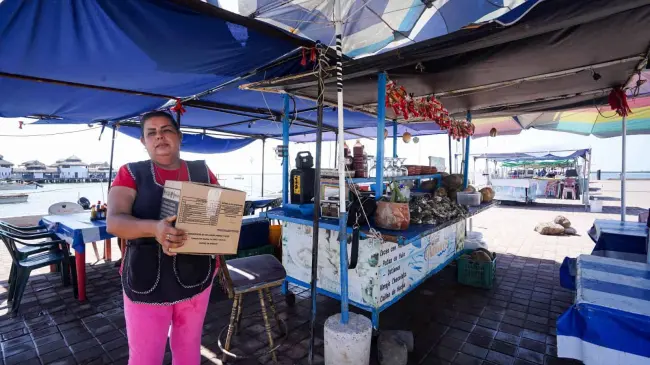 Entrega de despensas en Altata, Navolato.