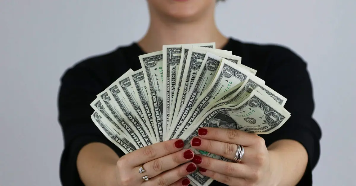 Precio del dólar hoy 28 de abril de 2025 en Bancoppel y Banco Azteca