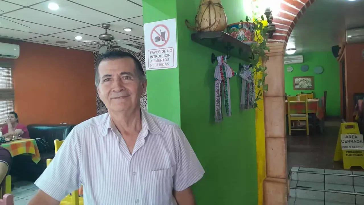 Desde 1959 con el origen de la colonia Tierra Blanca Samuel Medina deleita en la Cenaduría la Mexicana