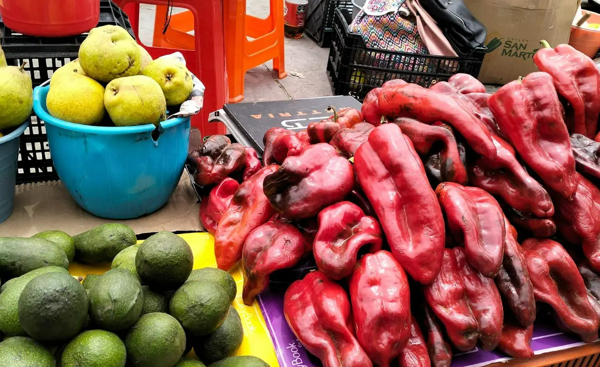 En el tianguis de trueque se puede cambiar cualquier producto.