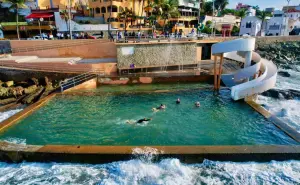 La alberca pegadita al mar de Mazatlán ya está abierta de nuevo