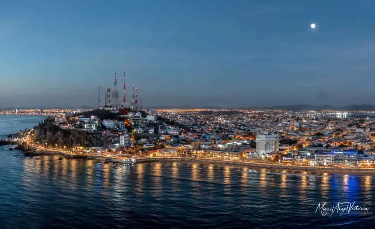 ¿Cuánto mide el Malecón de Mazatlán?