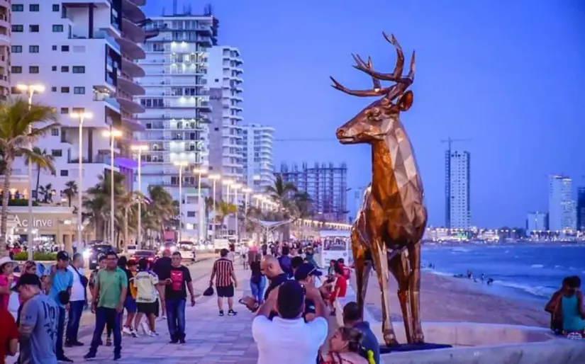 Cuánto mide el Malecón de Mazatlán