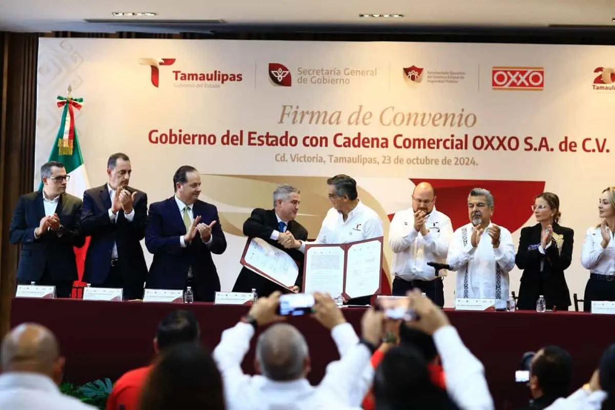 El gobierno de Tamaulipas y la Cadena Comercial Oxxo firmaron un convenio a fin de reforzar la seguridad .