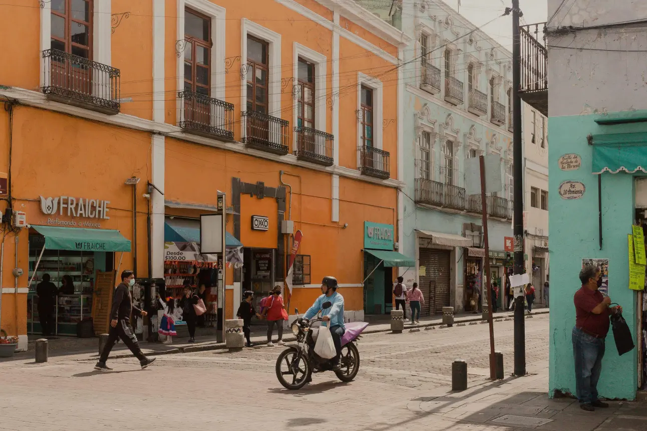 Puebla es un lugar rico en tradiciones, desde mercados, hasta talleres representan su riquesa cultural. Fotos: Chris luengas e Ivan Liceaga.