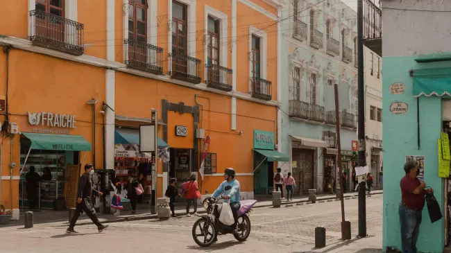 Puebla es un lugar rico en tradiciones, desde mercados, hasta talleres representan su riquesa cultural. Fotos: Chris luengas e Ivan Liceaga.