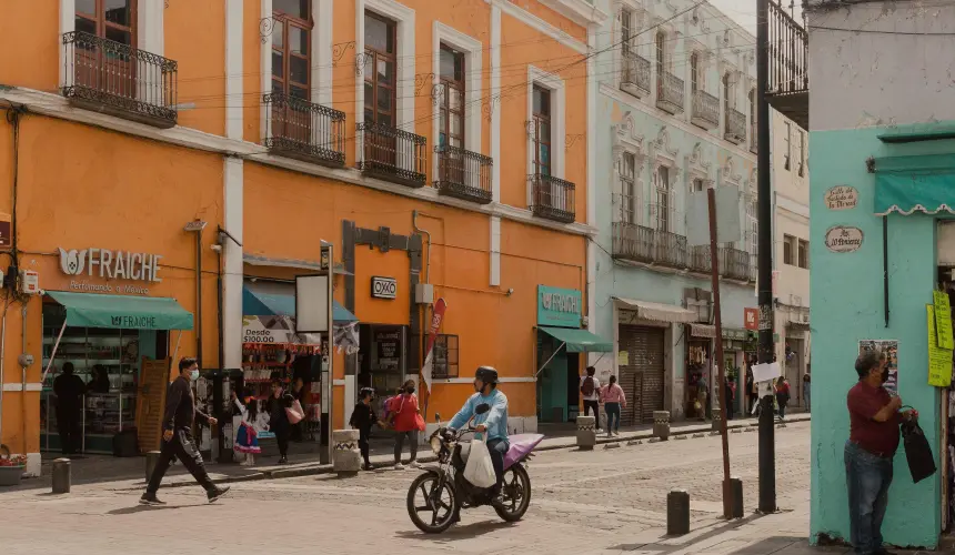 Puebla es un lugar rico en tradiciones, desde mercados, hasta talleres representan su riquesa cultural. Fotos: Chris luengas e Ivan Liceaga.