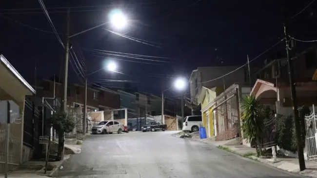 Las luminarias en los espacios públicos mejoran la movilidad