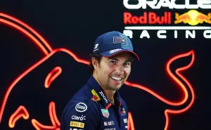 F1: Habilitan Museo Checo Pérez en GP de México; conoce la indumentaria del piloto mexicano