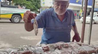 Don Abel es el hombre que lleva remedios naturales para aliviar malestares de la gente de Navolato