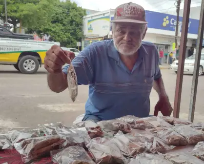 Don Abel es el hombre que lleva remedios naturales para aliviar malestares de la gente de Navolato