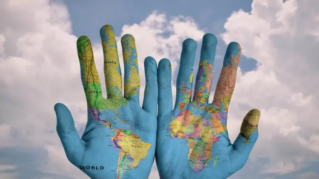 Mundo en las manos.Imagen.Pixabay