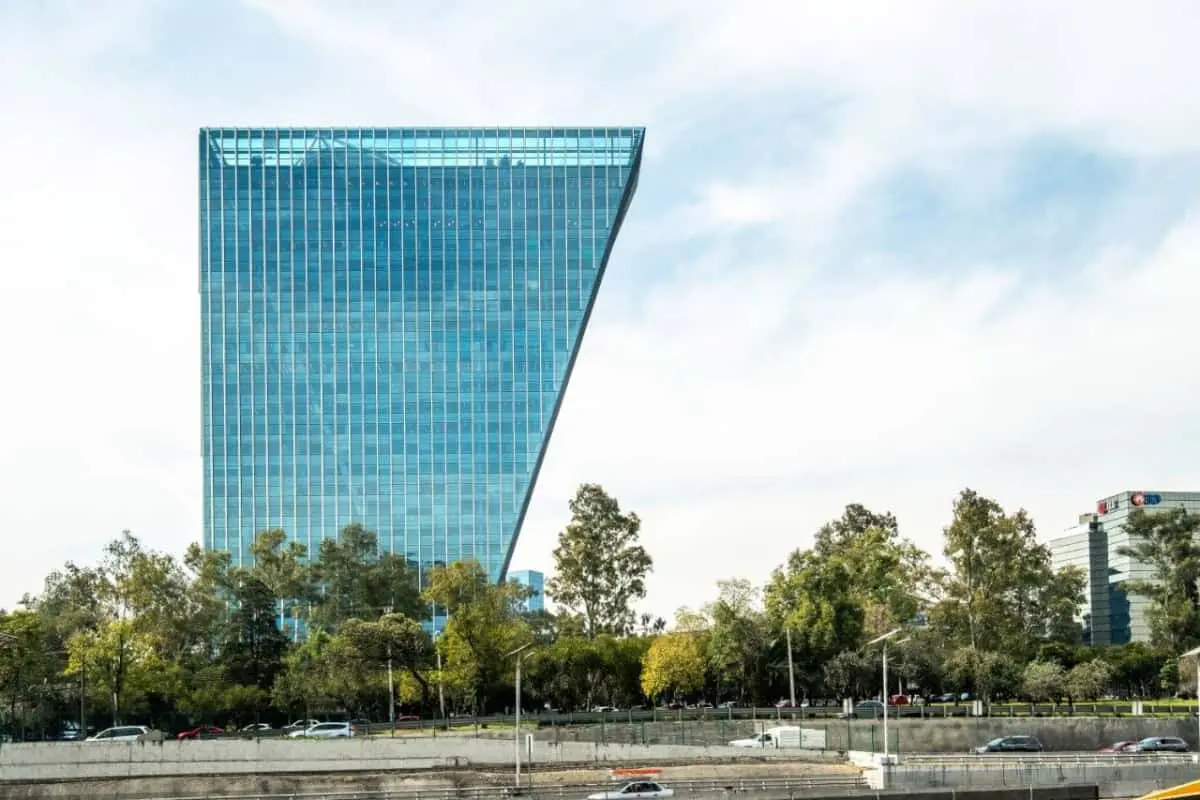 La Torre Virreyes se ubica en el corazón del distrito financiero de CDMX. Foto: Guardian Glass