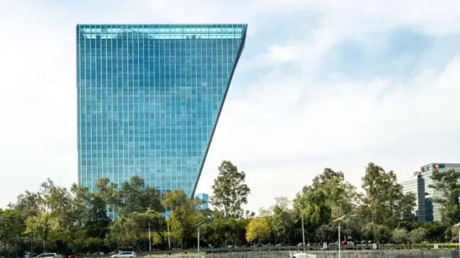 La Torre Virreyes se ubica en el corazón del distrito financiero de CDMX. Foto: Guardian Glass