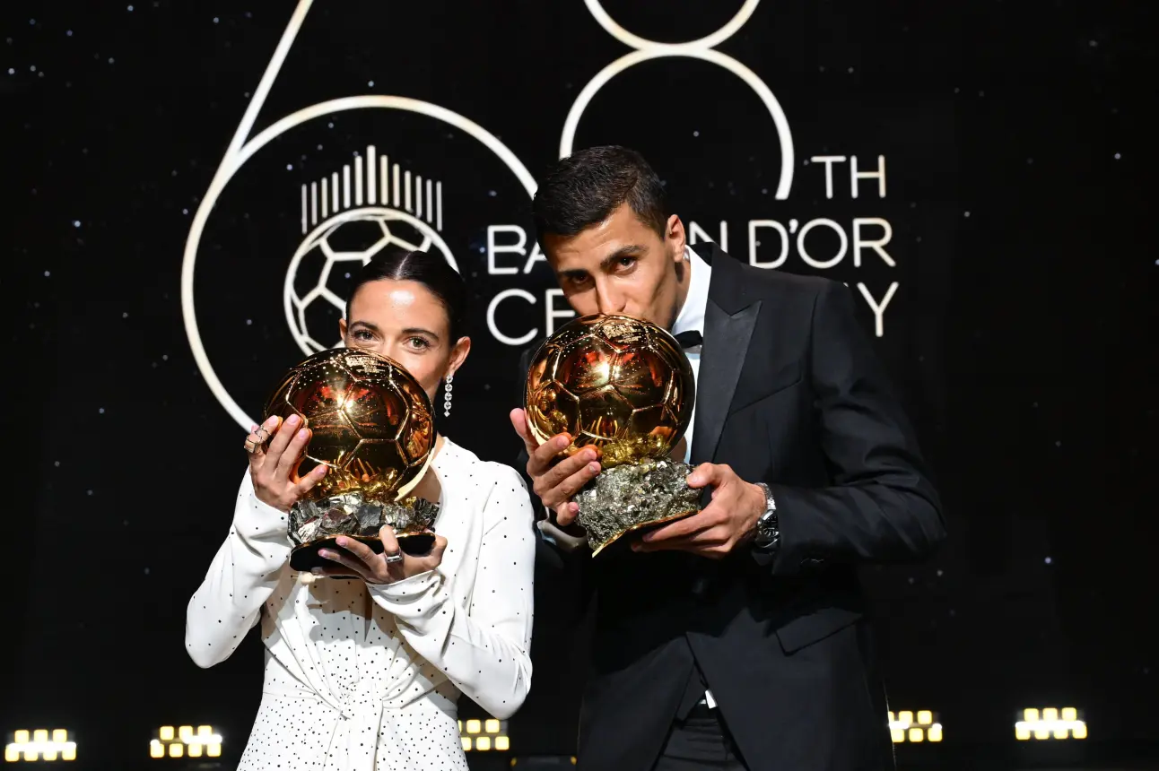 Aitana y Rodri con el Balón de Oro | Imagen: ballondor