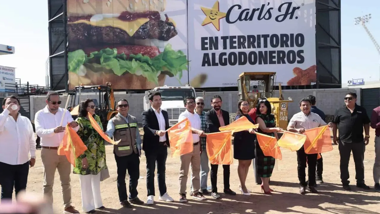 Inician trabajos de construcción de Carls Jr en Guasave. Foto: Cortesía