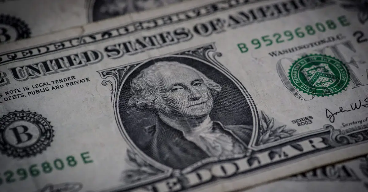 Precio del dólar hoy 30 de abril de 2025 en Bancoppel y Banco Azteca
