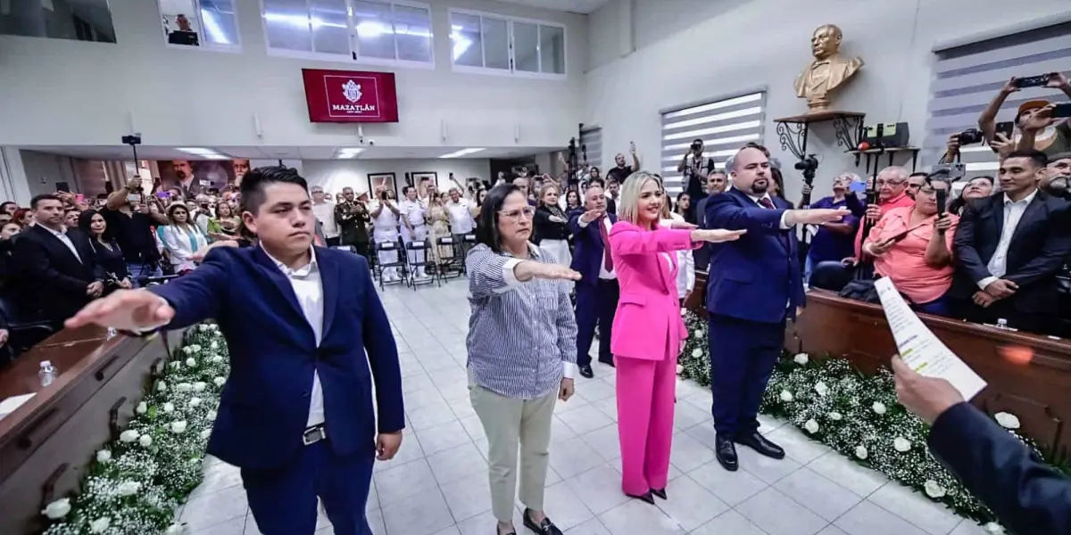 Estrella Palacios, la nueva presidenta de Mazatlán, y su equipo de trabaio. Foto: Cortesía