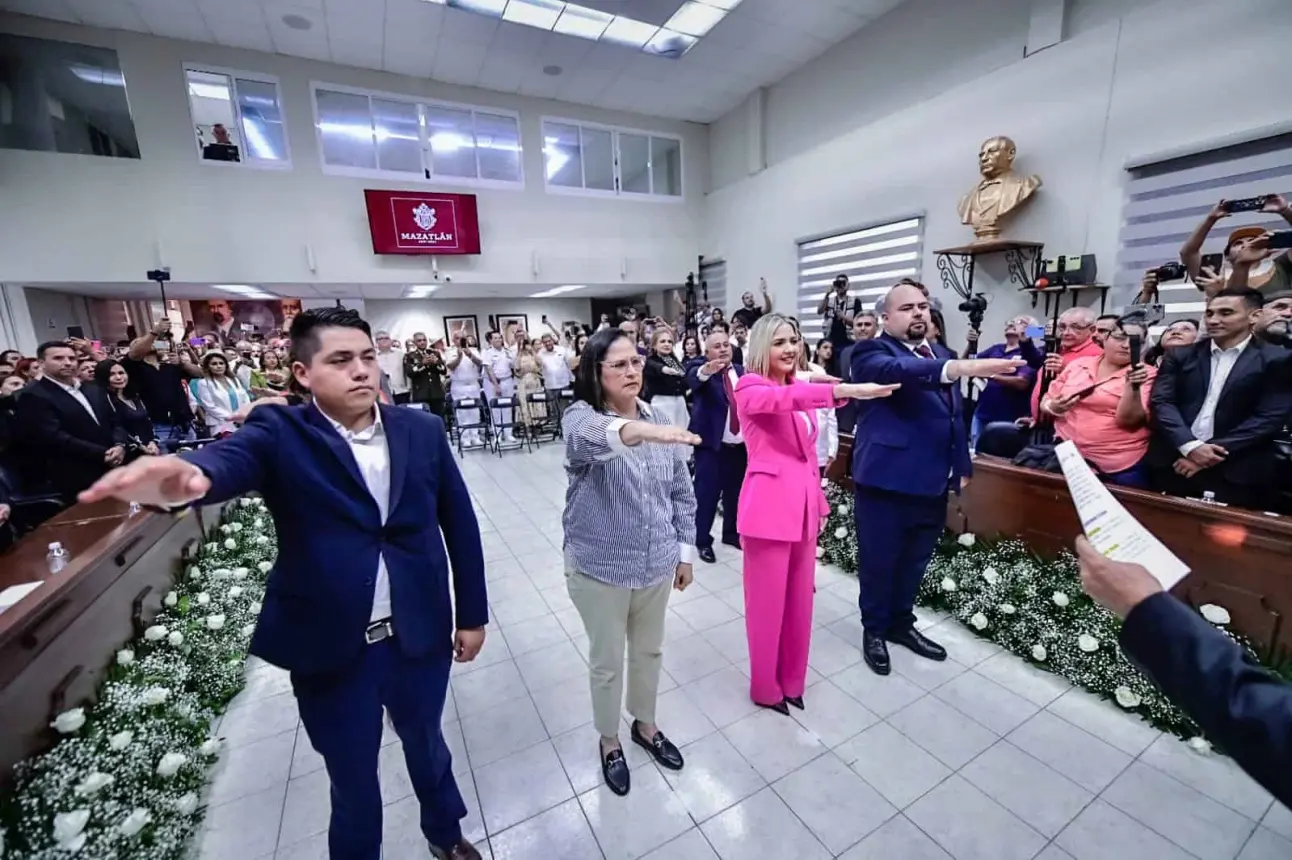 Estrella Palacios, la nueva presidenta de Mazatlán, y su equipo de trabaio. Foto: Cortesía