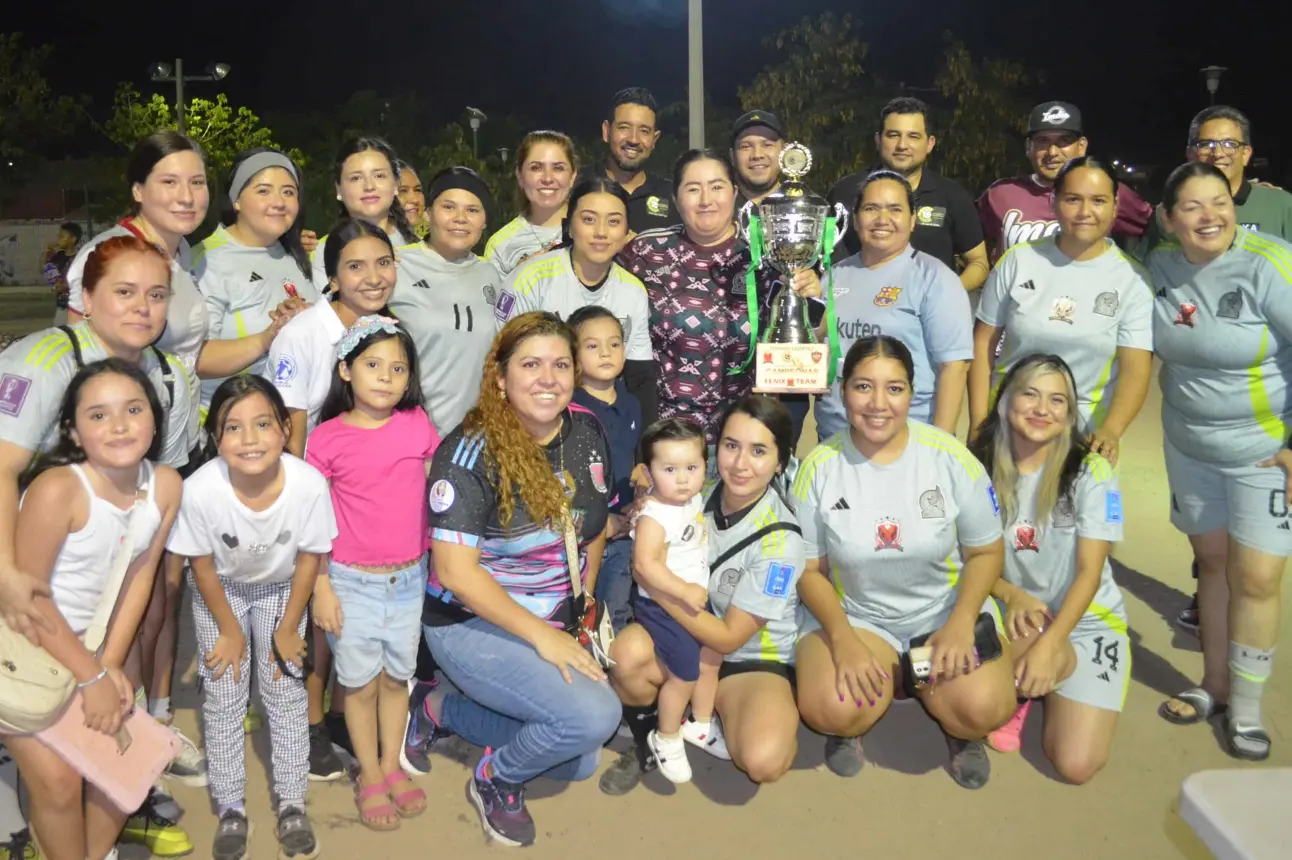 En cada torneo de fútbol organizado en la Unidad Deportiva San Pío, en la colonia Progreso, se manifiestan el talento y el compromiso de las y los jugadores.  Foto: Juan Madrigal