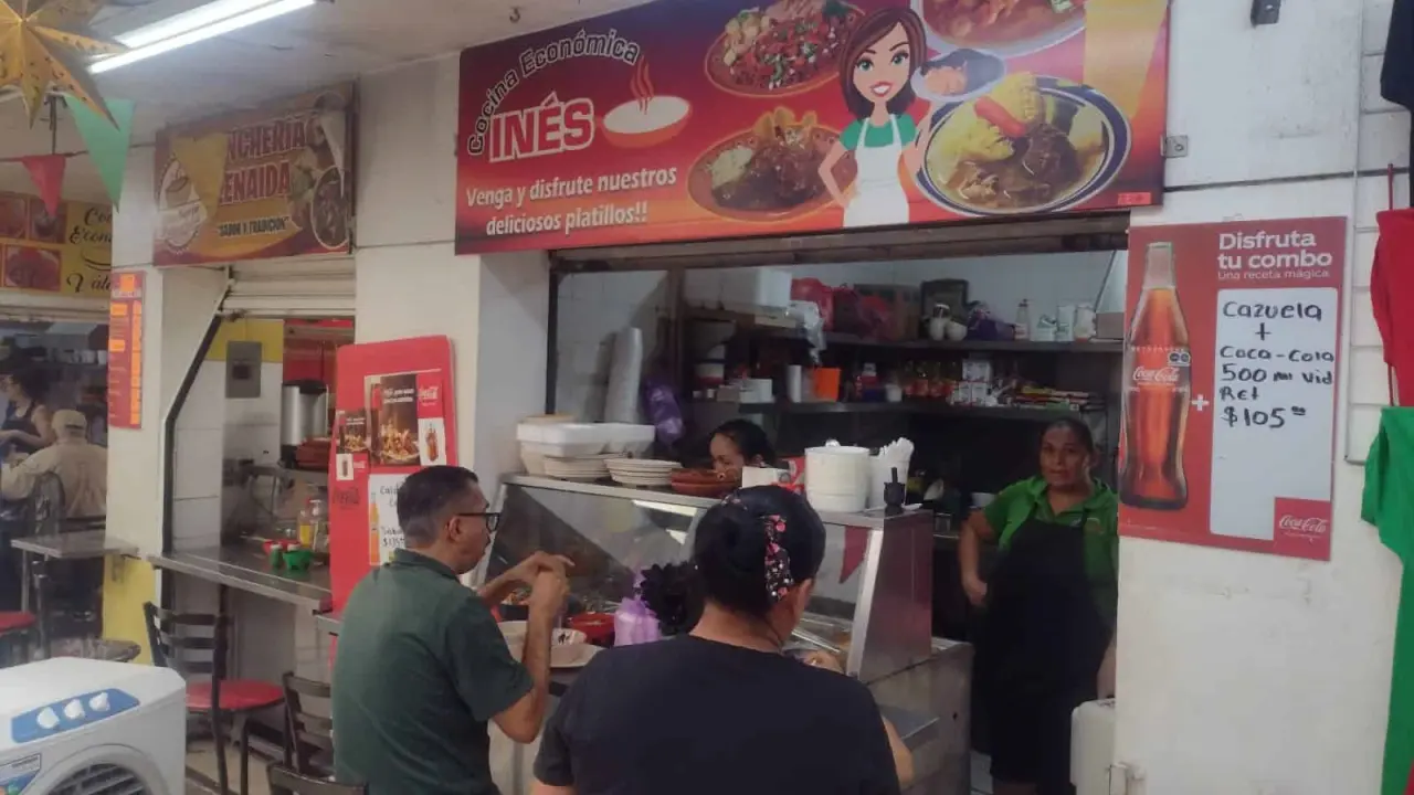 Las cocinas económicas del Mercado Garmendia se han convertido en una tradición para trabajadores del sector que, entre ricos platillos logran saciar el hambre.