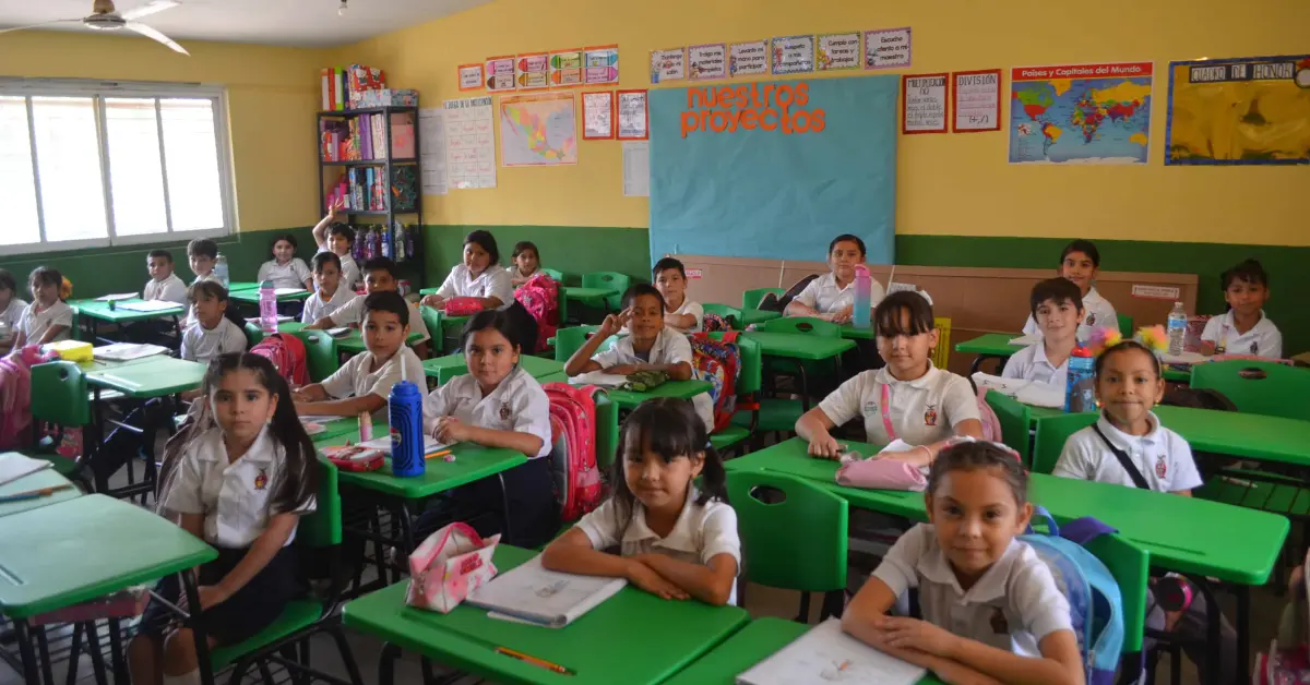 Donación de mobiliario impulsa el futuro de estudiantes en la primaria Juan M. Banderas en Culiacán