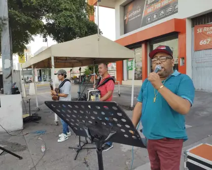 El grupo norteño Sangre Azul alegra las calles de Culiacán en estos tiempos inciertos