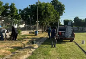 ¡Celebración en la Buenos Aires! Instalación de gradas transforma el campo deportivo en Culiacán