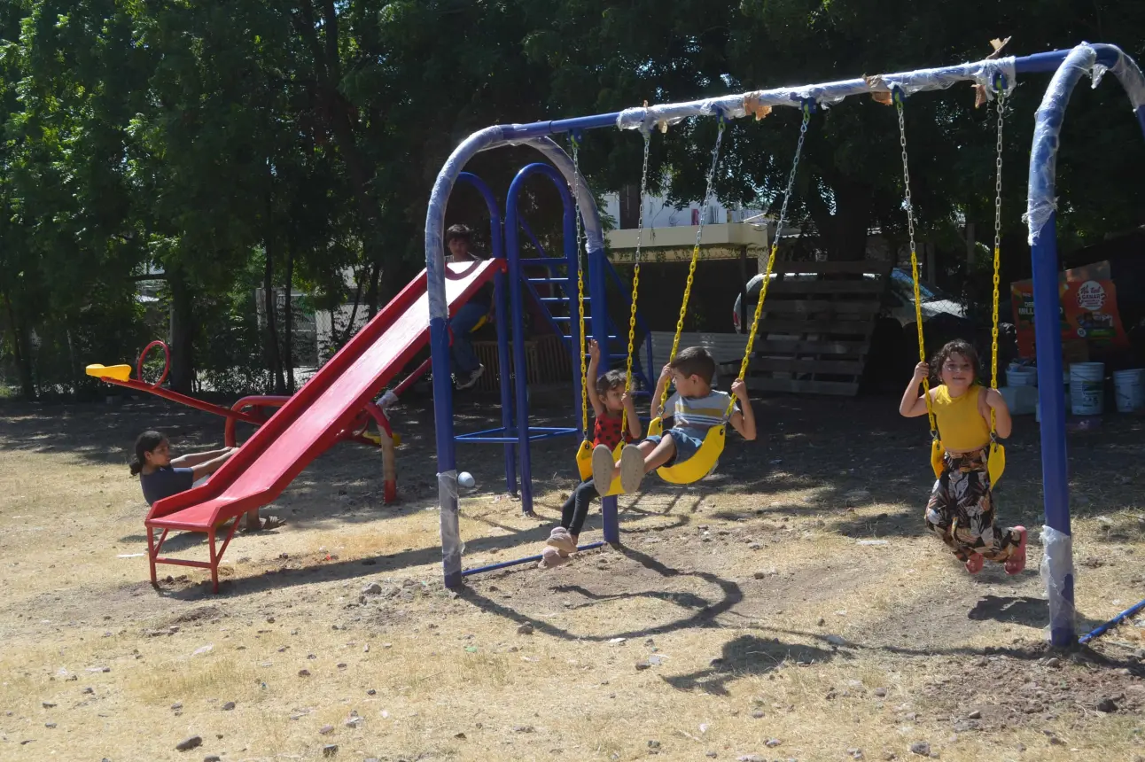 La colecta Haz más por los demás de The Home Depot trae alegría y seguridad a la Unidad Deportiva Los Ayales en la colonia Progreso en Culiacán. Foto: Juan Madrigal