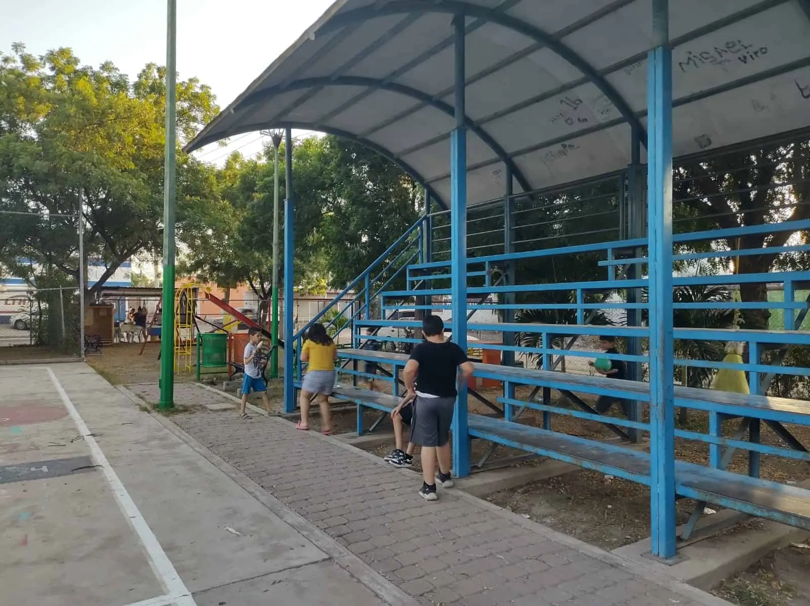 Nueva imagen en la cancha de usos múltiples de la Amistad en Culiacán impulsa el deporte y la recreación