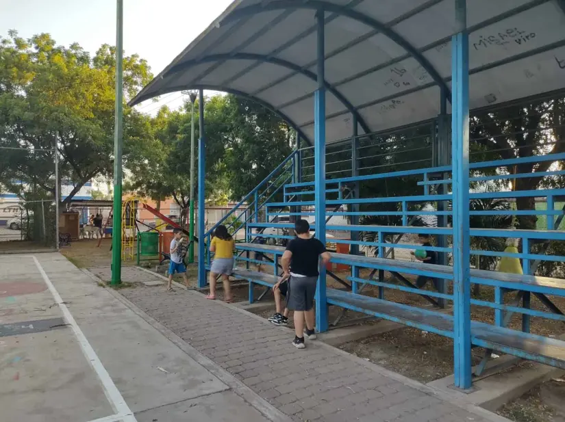 Nueva imagen en la cancha de usos múltiples de la Amistad en Culiacán impulsa el deporte y la recreación