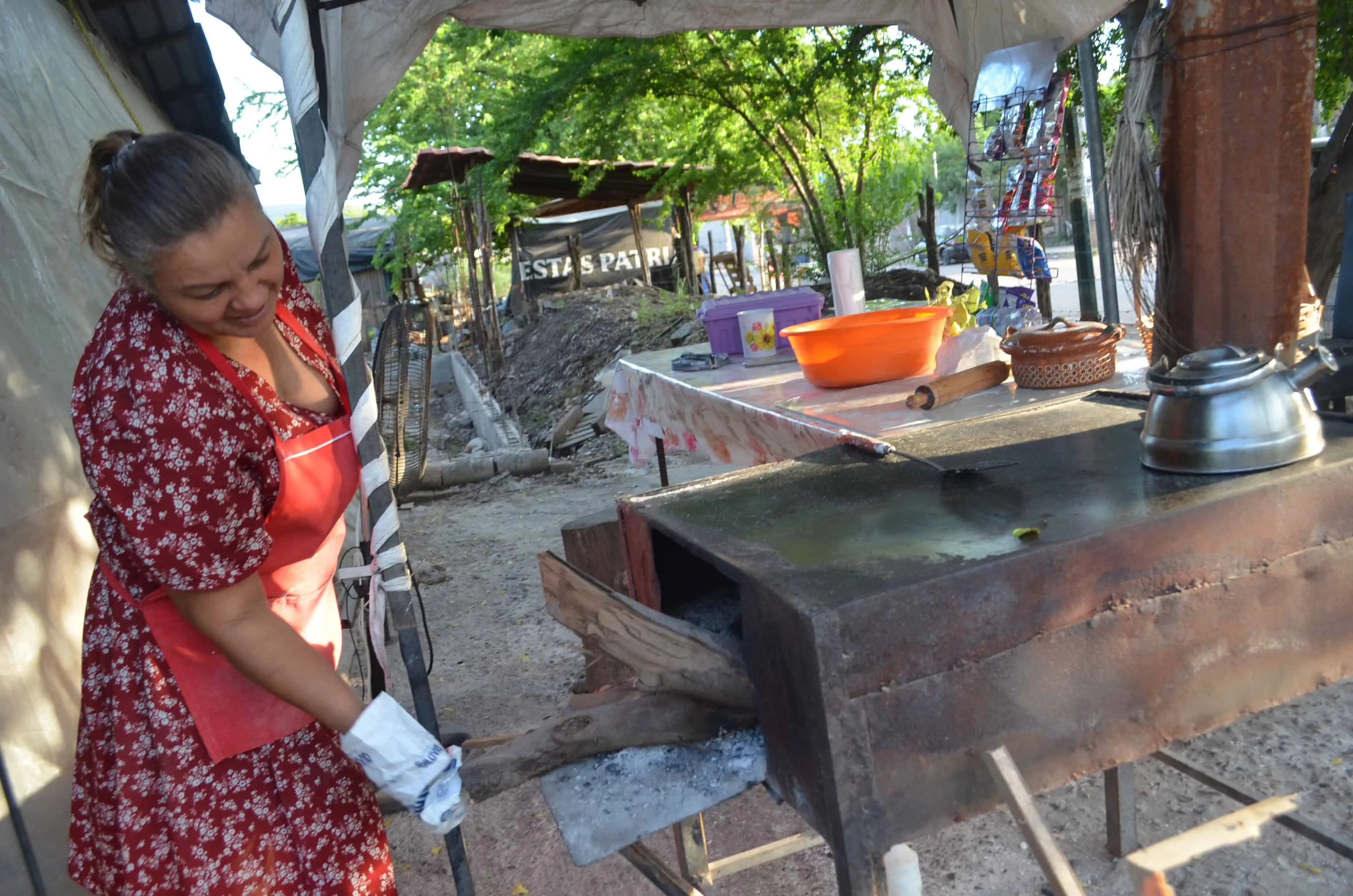 María de Jesús conquista paladares con tortillas de harina