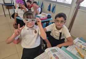 Niños y Niñas de la primaria Ignacio Manuel Altamirano de Culiacán brillan en el concurso internacional ´Gafas del Futuro´