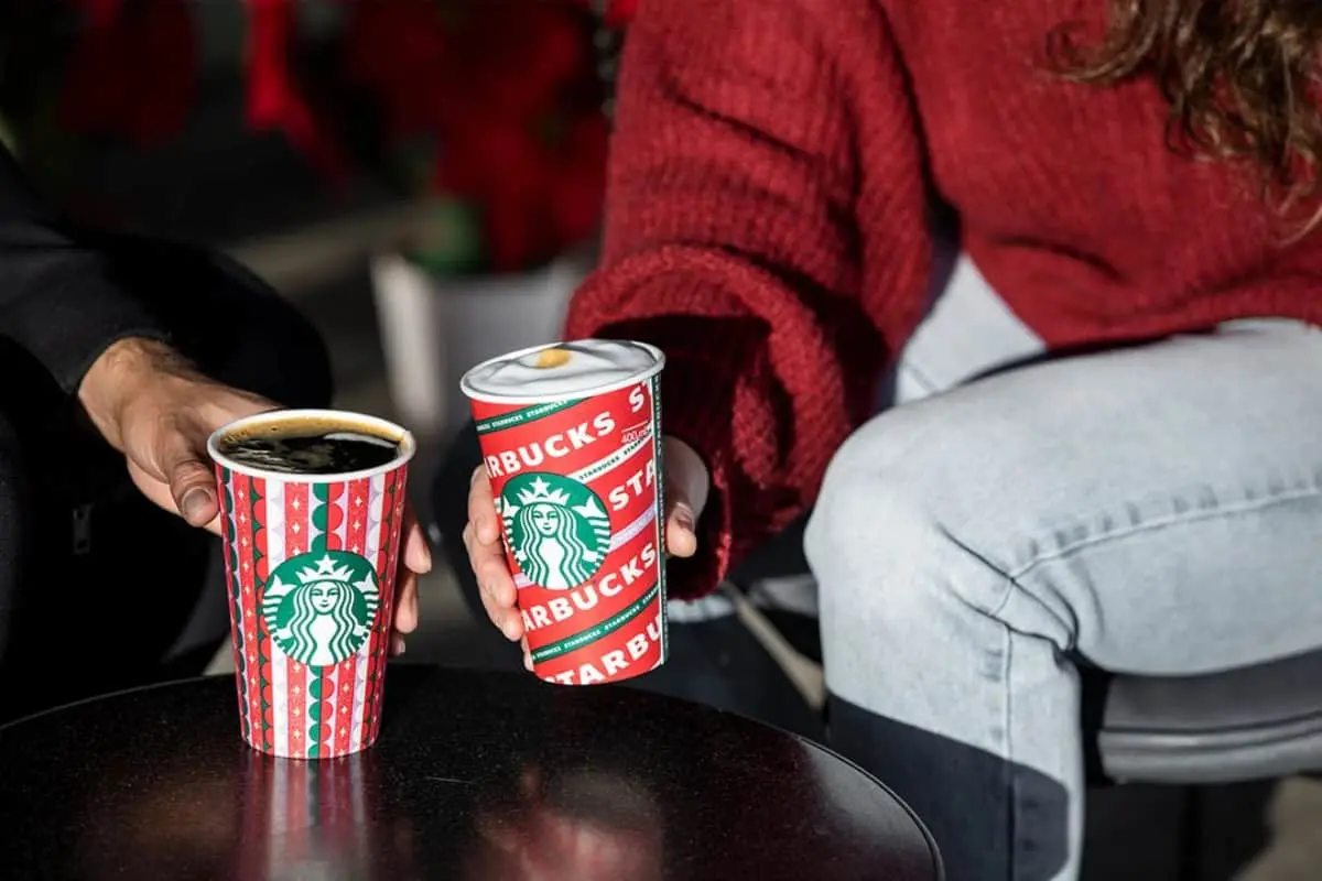 No te quedes sin tu vaso reusable de Navidad. Foto: Starbucks