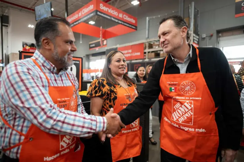 En la apertura de la tienda The Home Depot en El Marqués. Foto: Cortesía