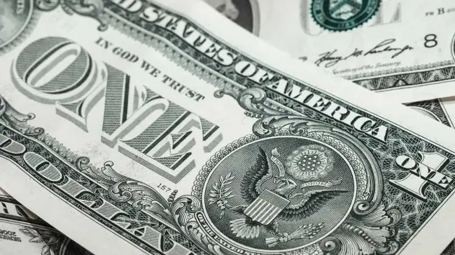 Dólar.