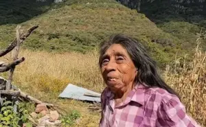 Doña Lázara, la mujer que vive escondida pero feliz en la sierra de Zacatecas desde hace más de 80 años