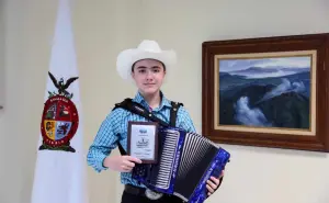 El sinaloense Diego Salazar, un as del acordeón, gana concurso nacional