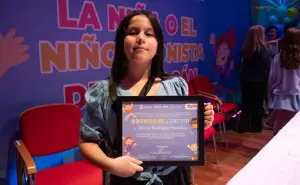 Alexia Rodríguez, la niña cronista que encontró la magia de escribir observando a su mamá