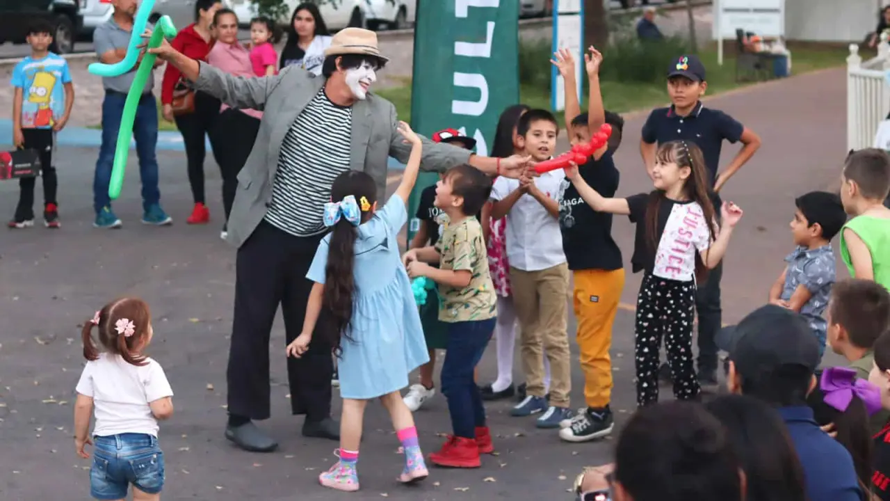 El Parque Culiacán 87 ofrece cultura y diversión familiar cada domingo. IMCC impulsa espectáculos gratuitos semanales para toda la comunidad. Foto: IMCC