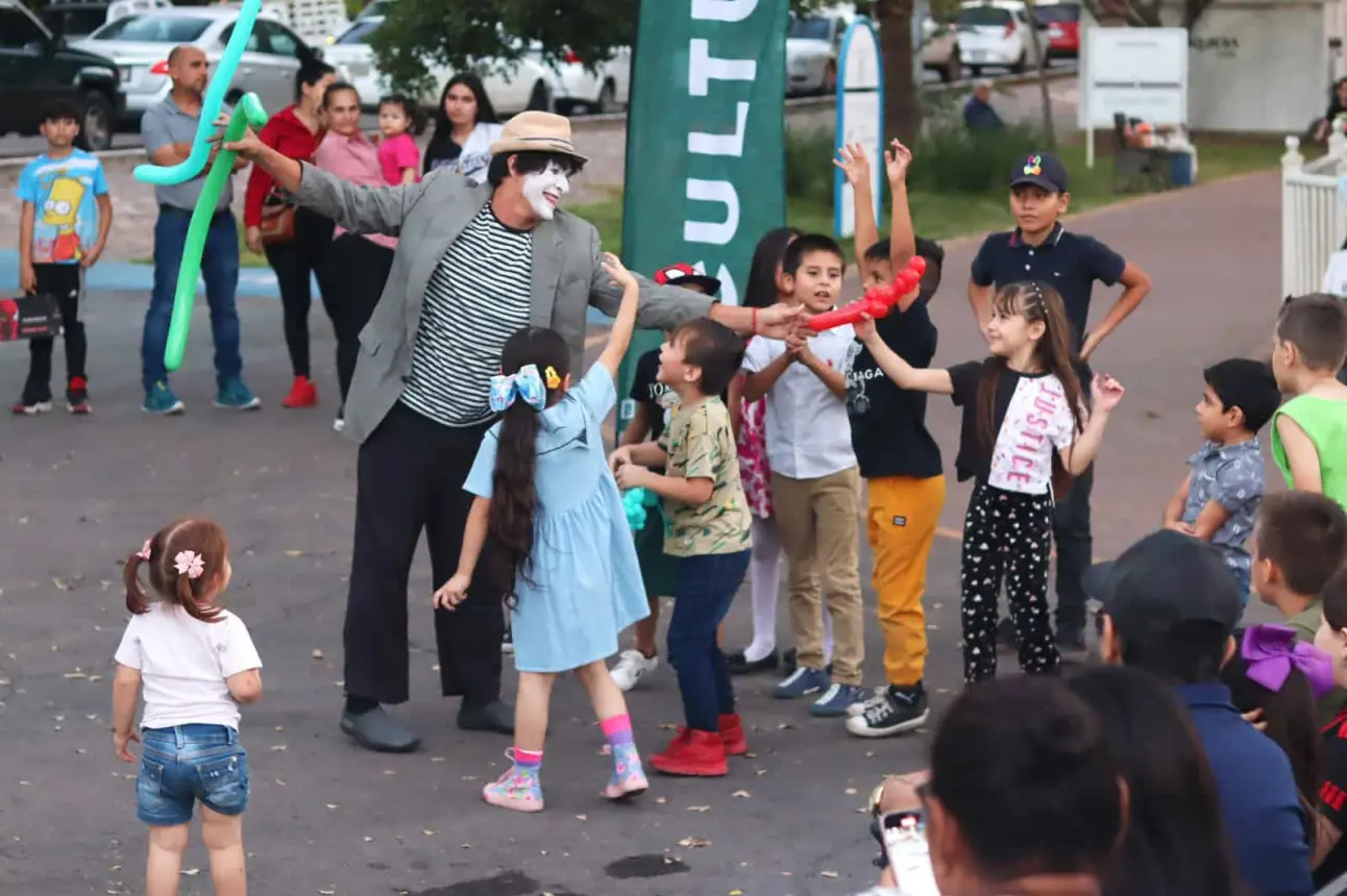 El Parque Culiacán 87 ofrece cultura y diversión familiar cada domingo. IMCC impulsa espectáculos gratuitos semanales para toda la comunidad. Foto: IMCC