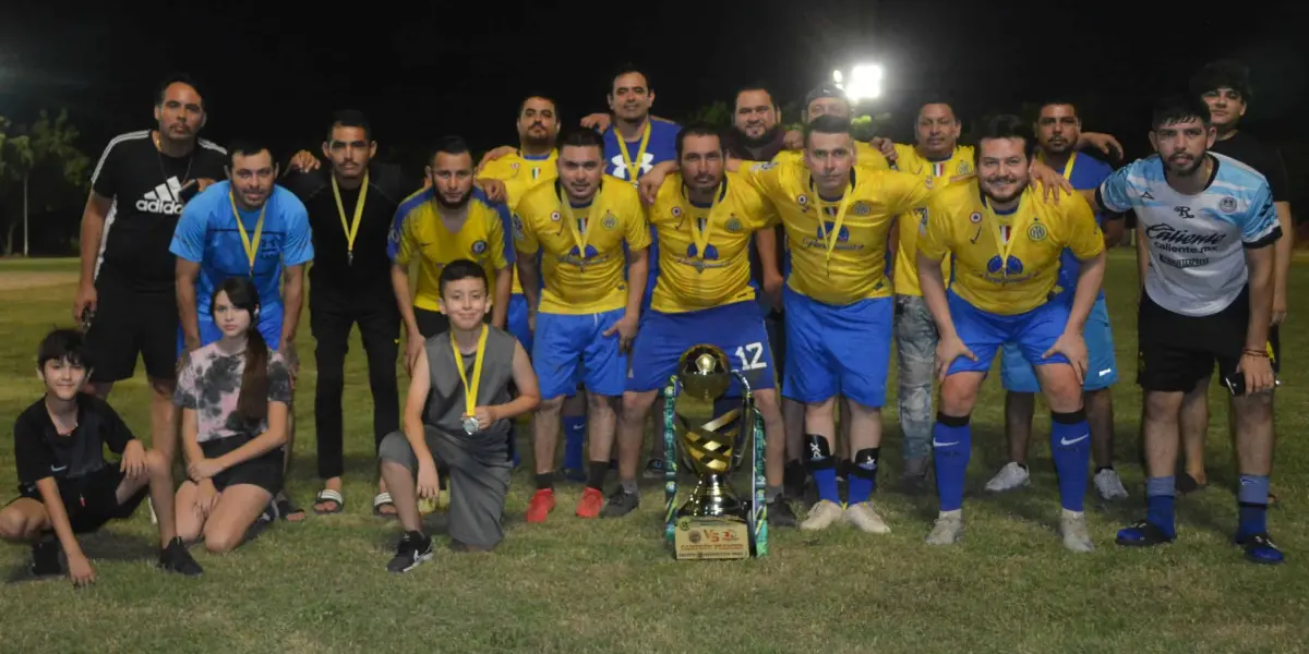 El compromiso con el deporte local se destacó en las finales del Torneo Minisoccer CCORTEZ, donde equipos de la comunidad mostraron su dedicación y pasión por el fútbol. Foto: Juan Madrigal