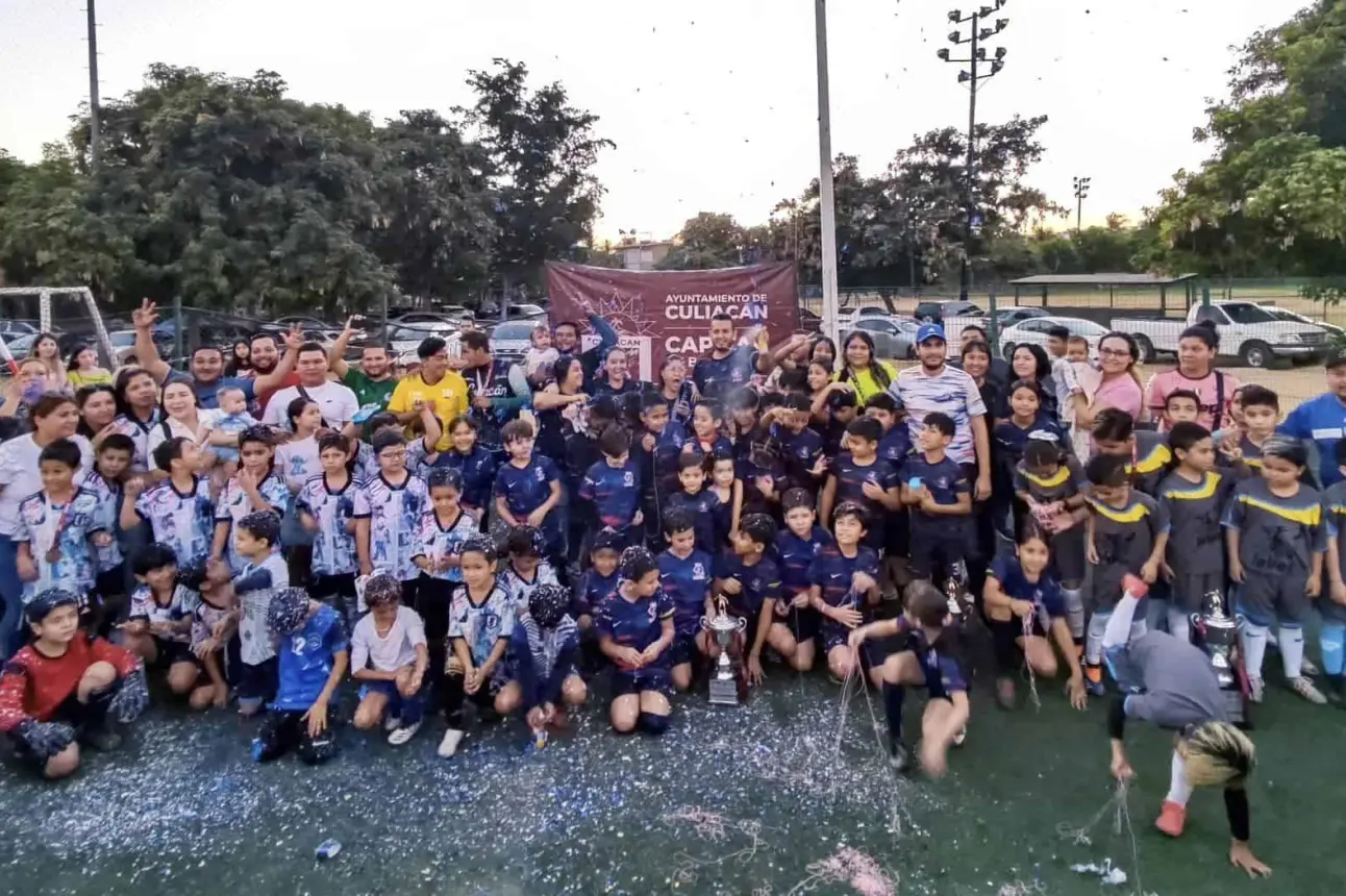 Futuro del futbol sinaloense brilla en el IMDEC 2024. Felicidades a Deportivo Sur y Lobos de Solidaridad, por su triunfo. Foto: IMDEC