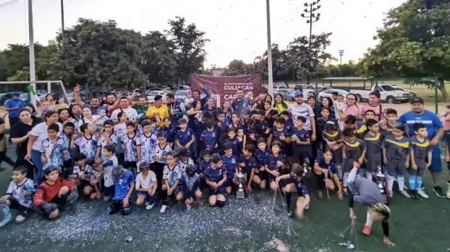 Futuro del futbol sinaloense brilla en el IMDEC 2024. Felicidades a Deportivo Sur y Lobos de Solidaridad, por su triunfo. Foto: IMDEC