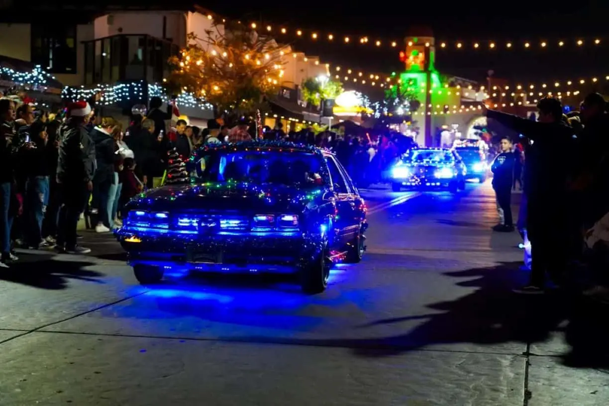 Preparan el Desfile Navideño de Luces en Ensenada. Foto: Cortesía