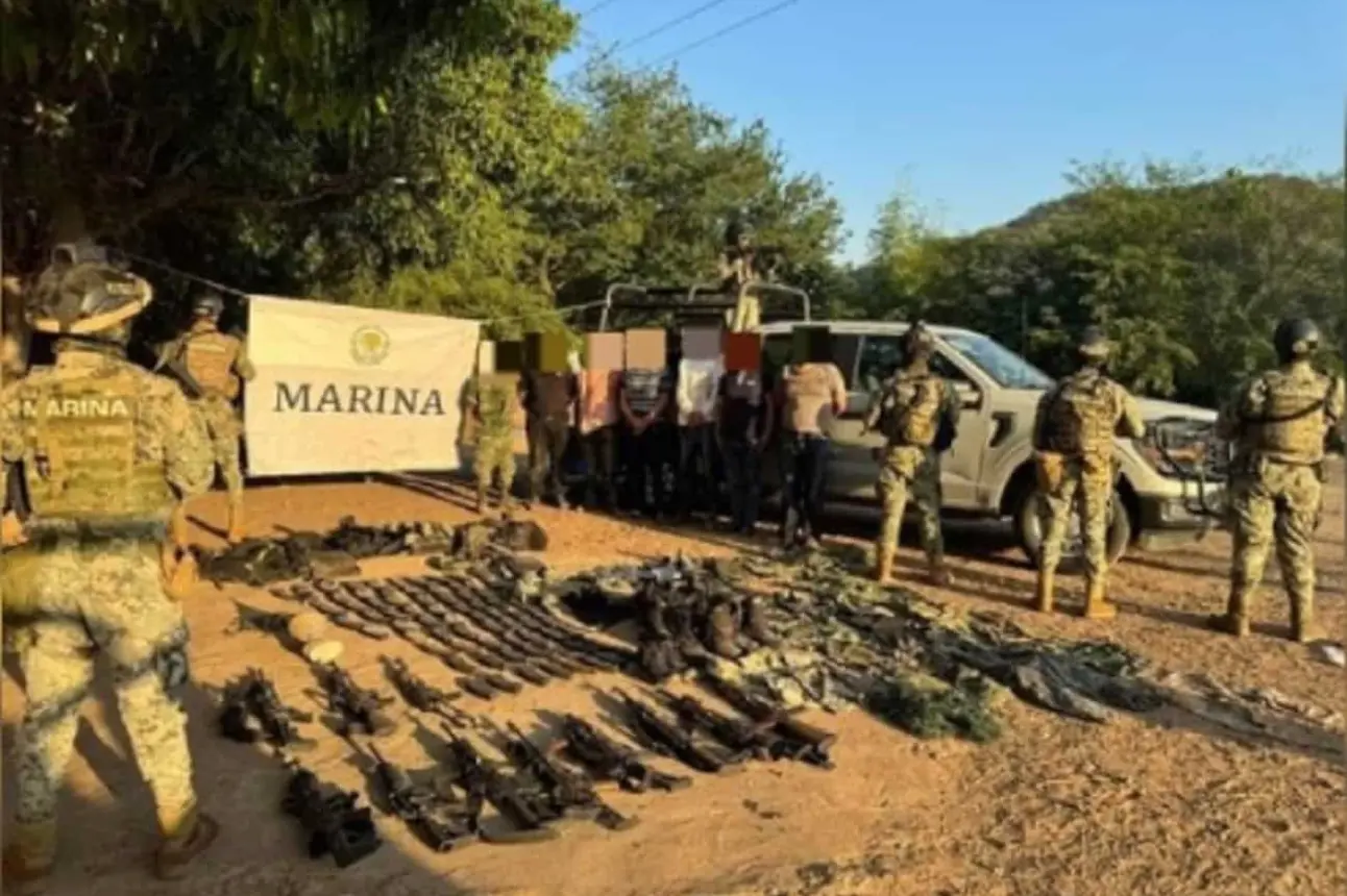 Detenidos y armamento asegurado por la Marina en Concordia.