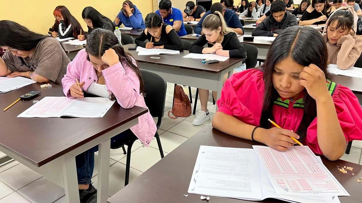 La beca de Jóvenes Escribiendo el Futuro es para estudiantes de escuelas públicas. Foto: Cortesía