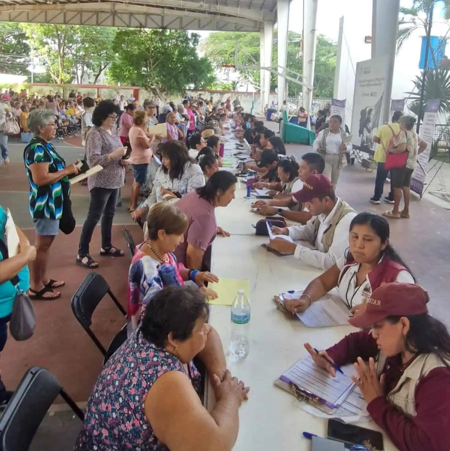 Acude a tu módulo de Bienestar más cercano para solicitar el apoyo de Mujeres con Bienestar.